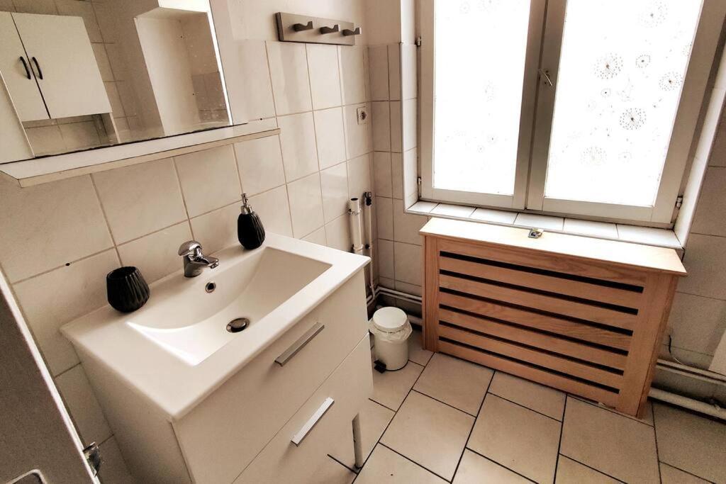 Logement Entier Proche Tribunaux ドゥエー エクステリア 写真