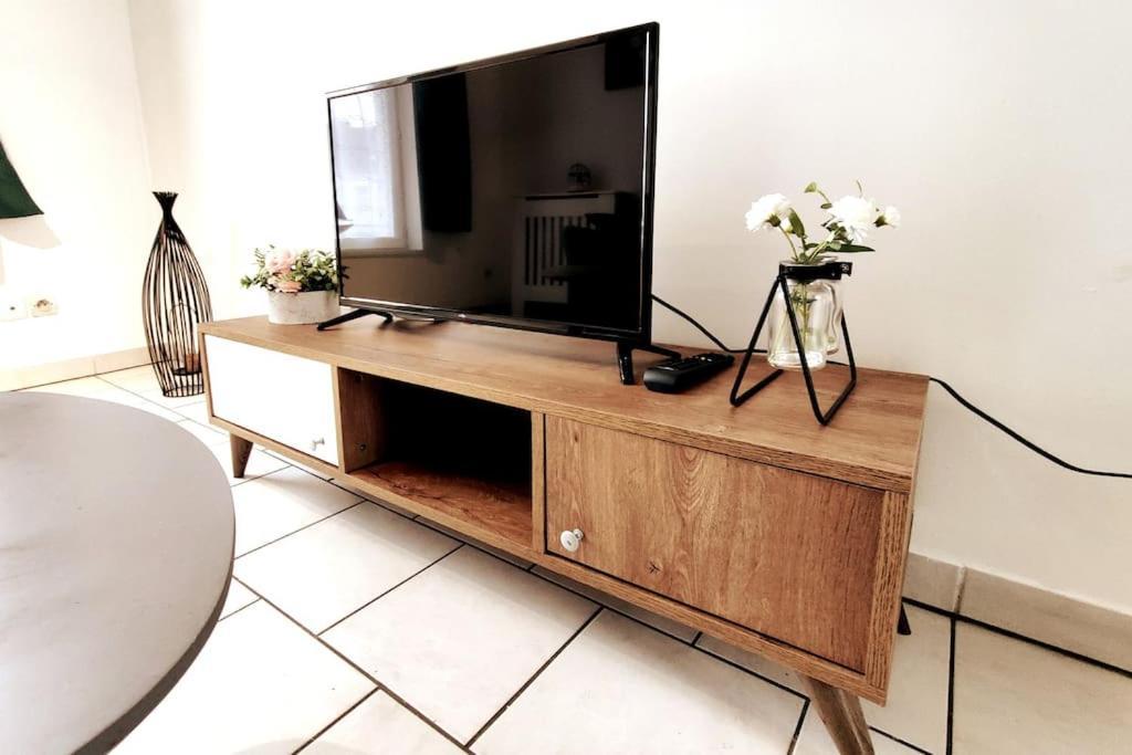 Logement Entier Proche Tribunaux ドゥエー エクステリア 写真
