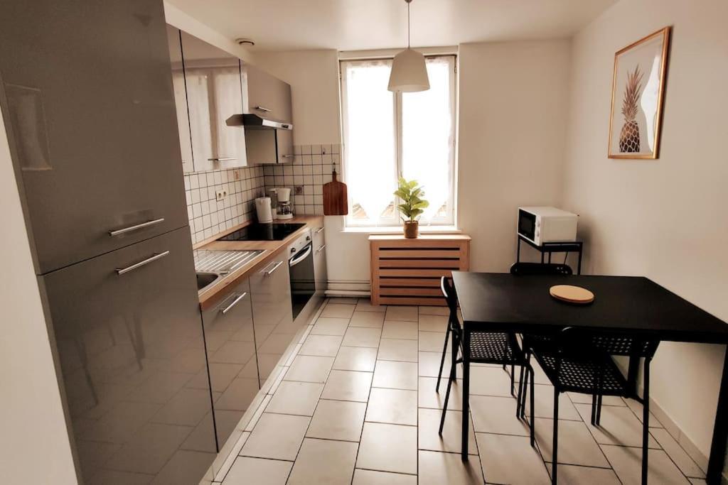 Logement Entier Proche Tribunaux ドゥエー エクステリア 写真